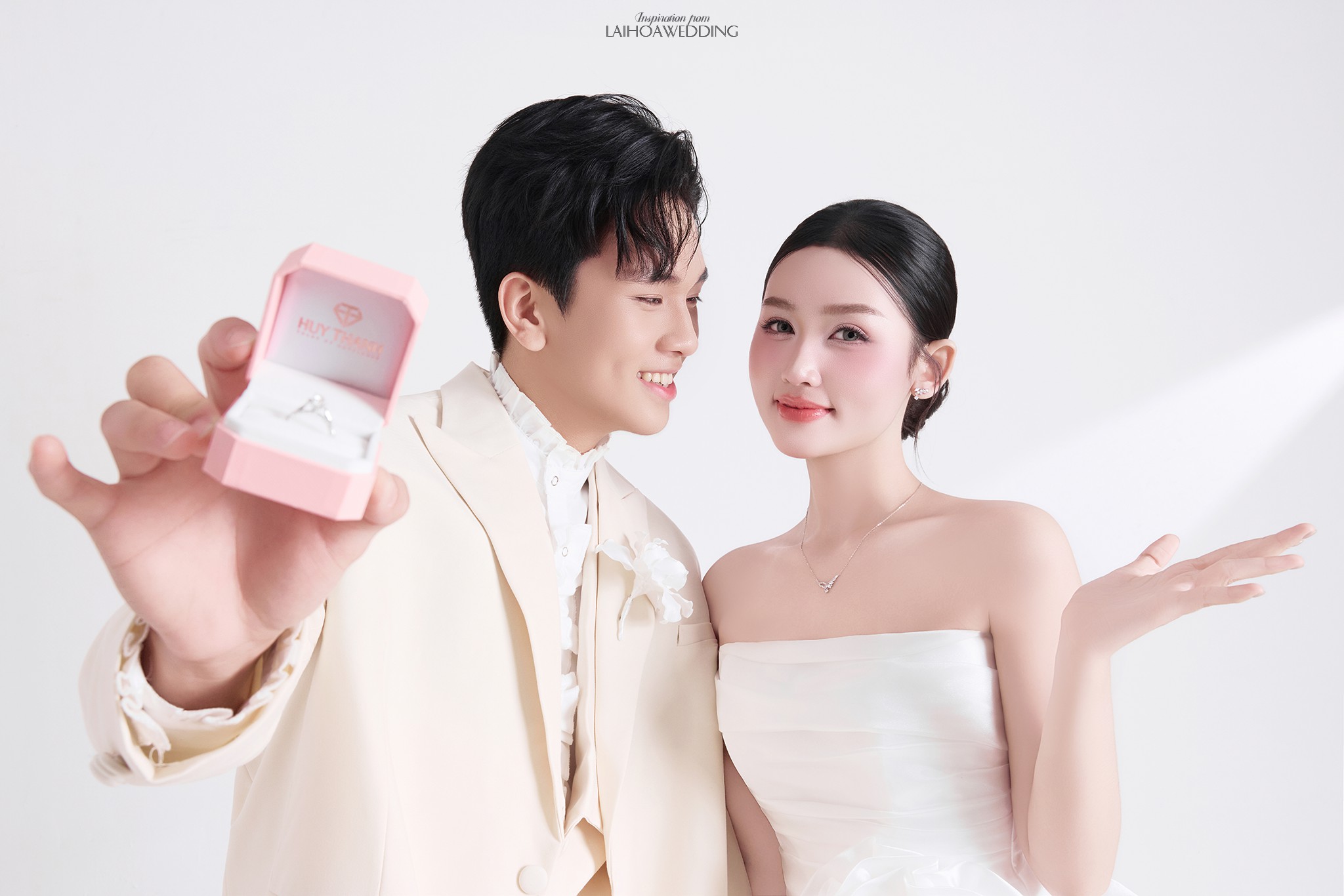 Click vào khung hình để xem ảnh full size