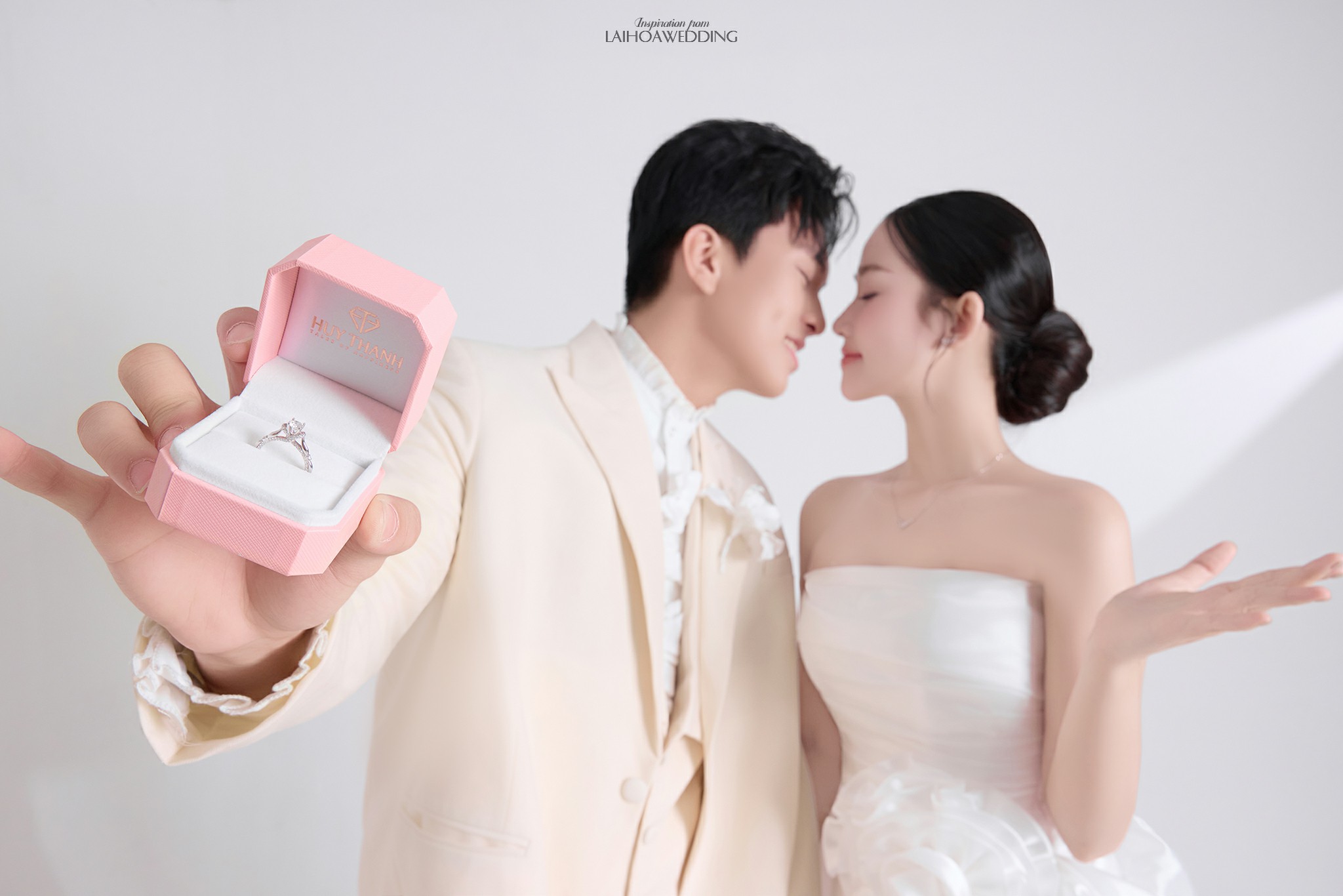 Click vào khung hình để xem ảnh full size