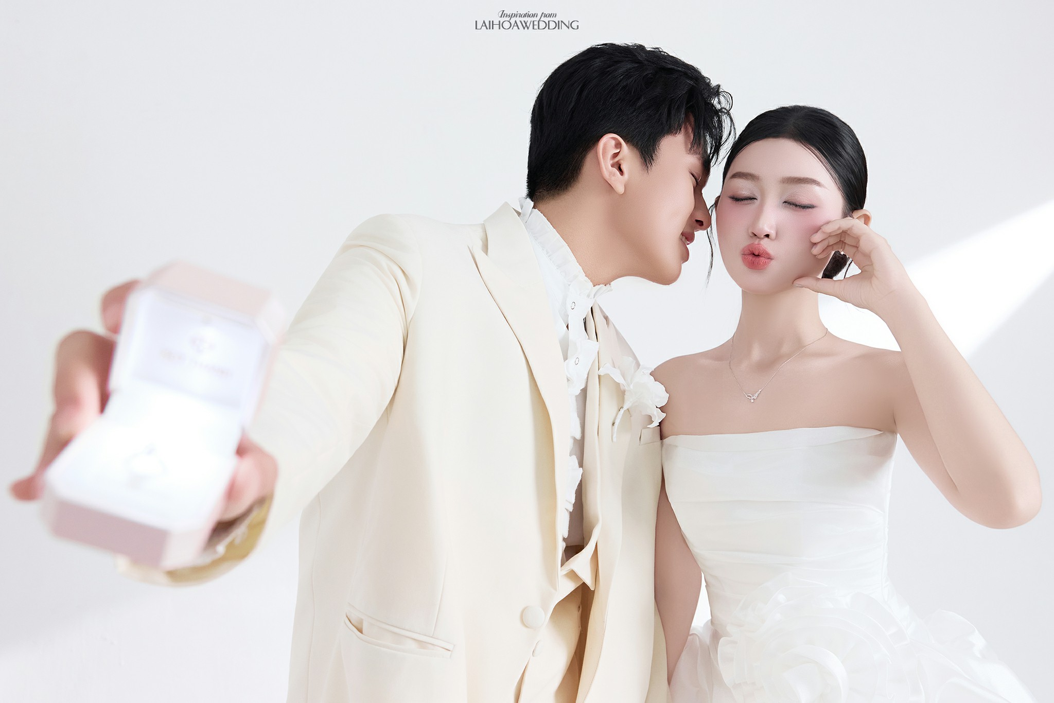 Click vào khung hình để xem ảnh full size